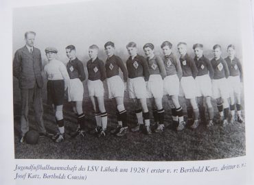 Fußballmannschaft mit Berthold Ktz